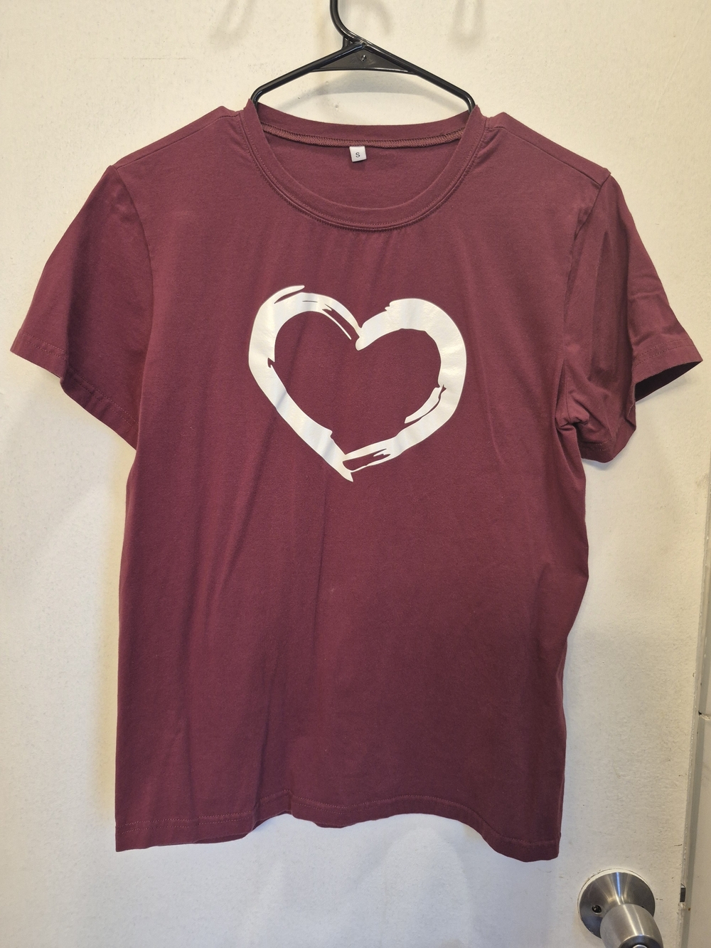 Women’s Short-Sleeve Heart Graphic Tee - Burgundy